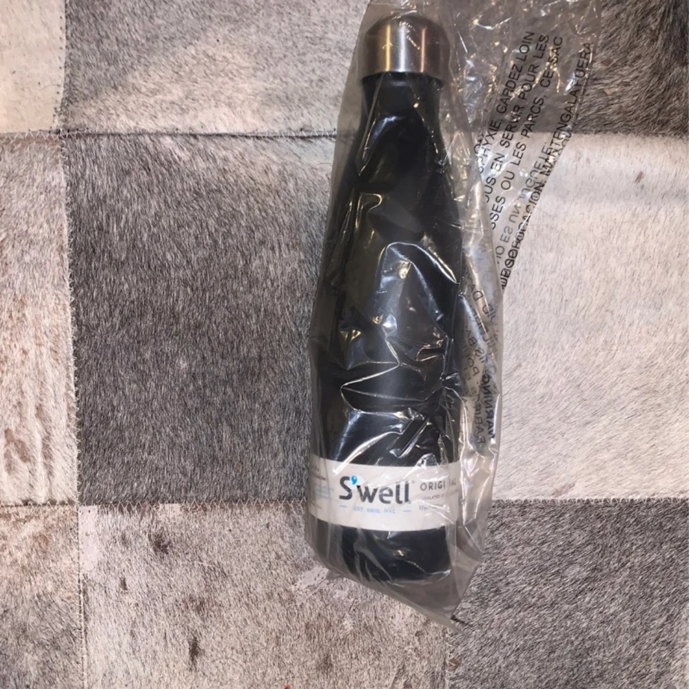 Swell water bottle BRAND NEW